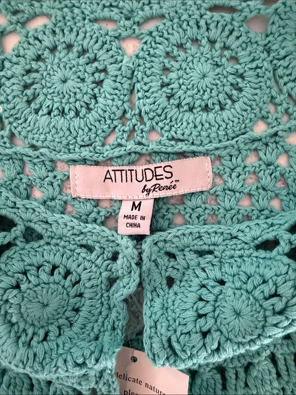 ATTITUDES by Renée Mint Green Crochet Top 3/4 sleeves one hook closure